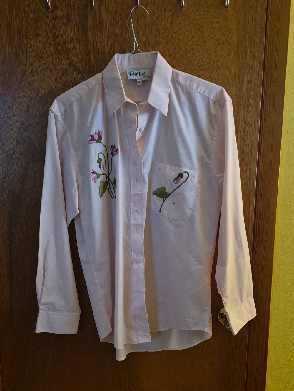 Las Olas Pink Floral Embroidered Womens Button-Up Shirt M